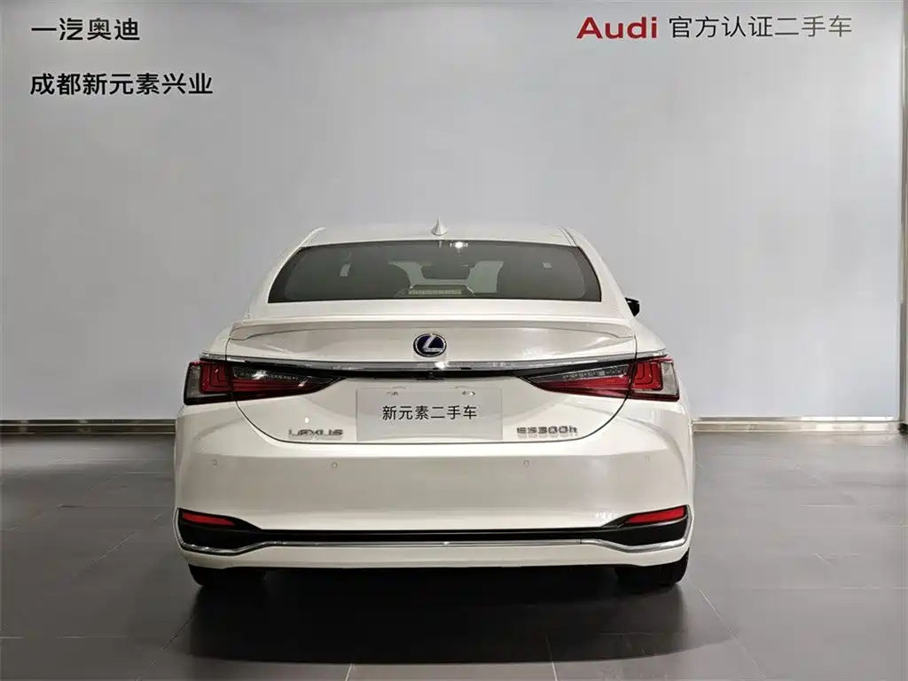 Фото 5 - Lexus ES