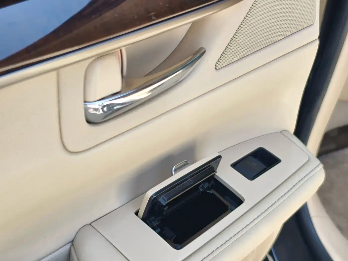 Photo 26 - Lexus ES