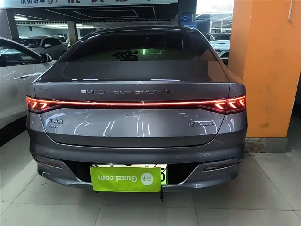 BYD Qin PLUS 2024 Glory Edition DM-i 120KM Leading фото 6