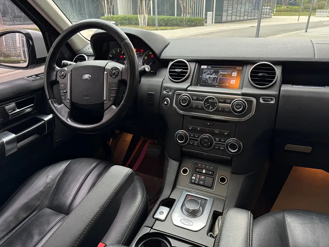 Land Rover Discovery 2016 3.0 SC V6 HSE фото 18