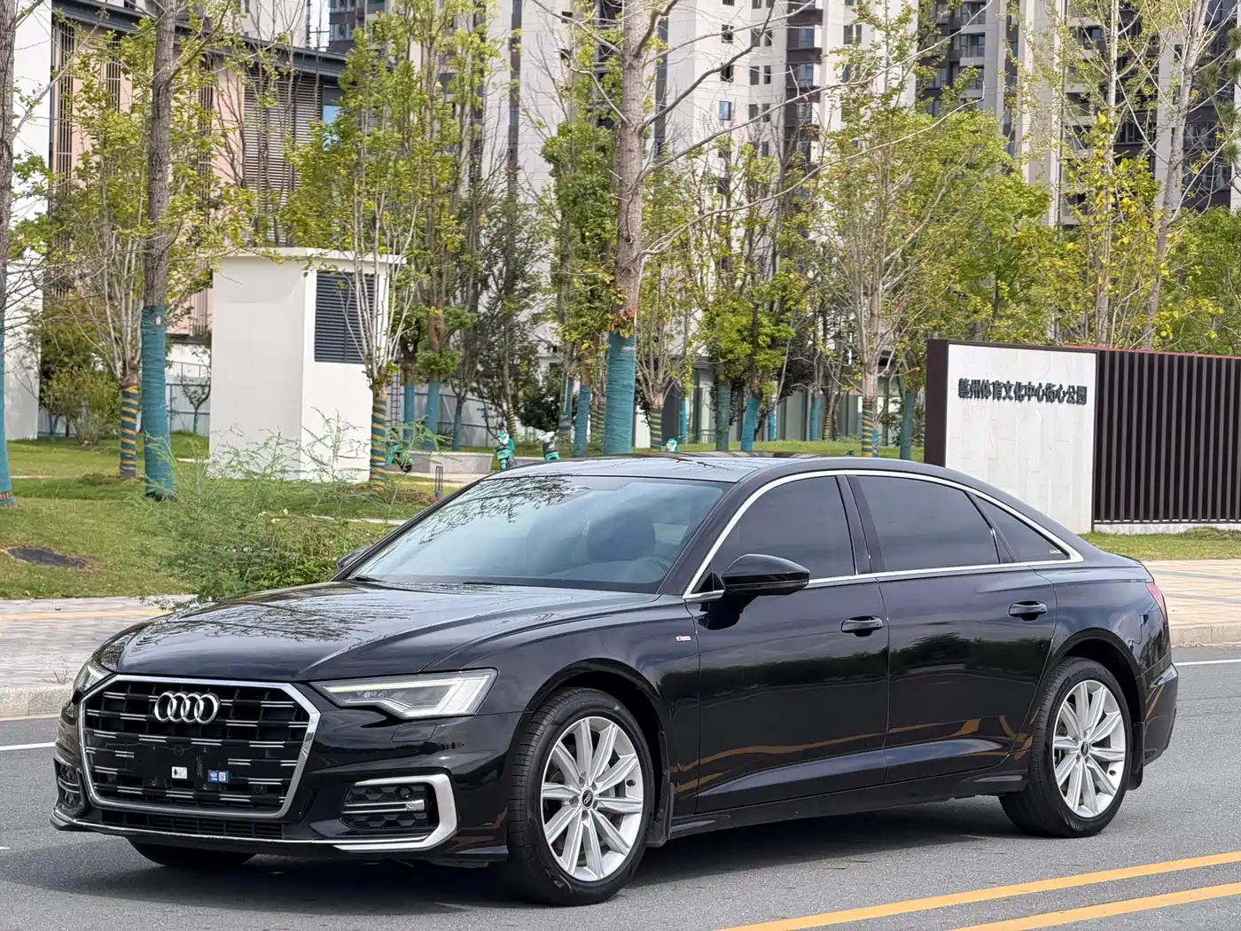 Фото 1 - Audi A6L