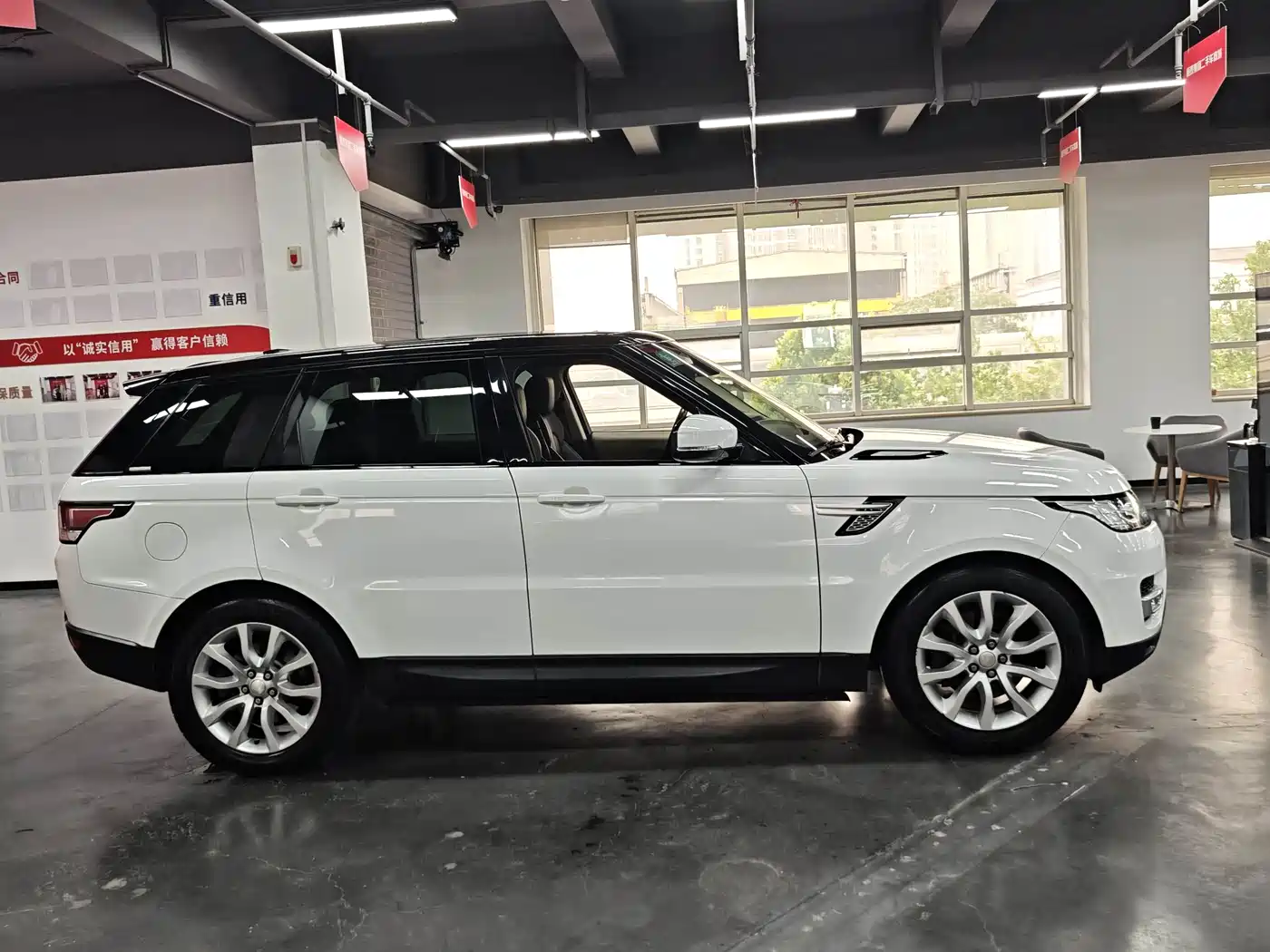 Land Rover Range Rover Sport 2014 3.0 SC V6 HSE фото 19