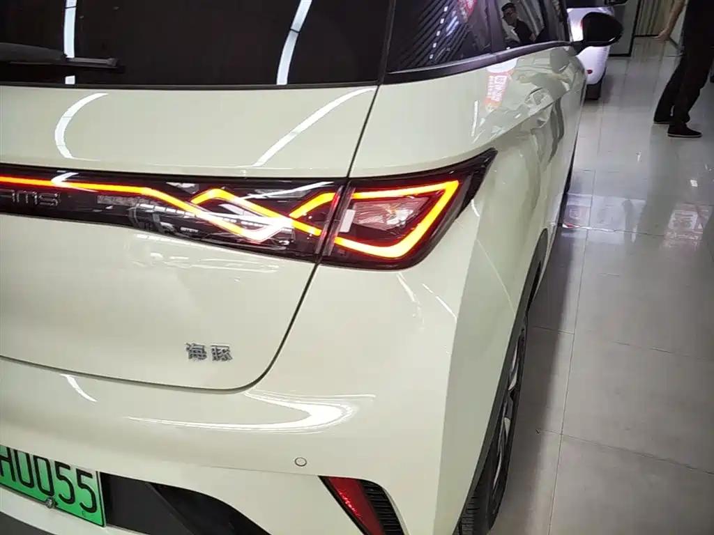 BYD Dolphin 2024 Glory Edition 420km Fashion Edition фото 8