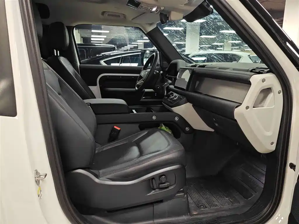 Land Rover Defender 2024 90 2.0T P300 S фото 10