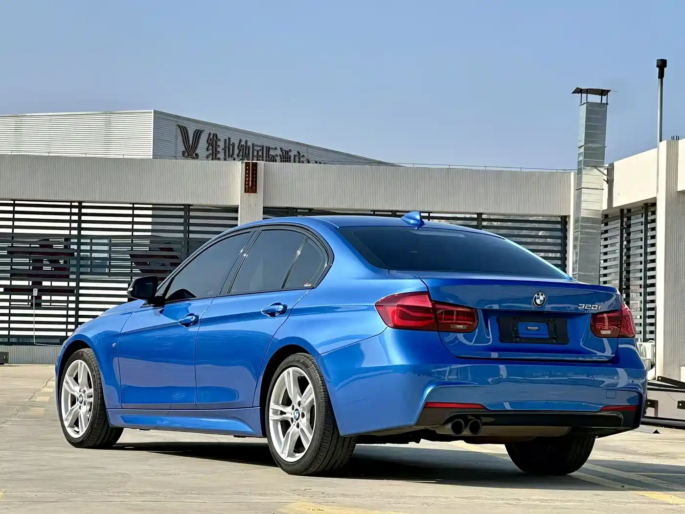 BMW 3 Series 2018 320i M Sport Black Night Edition фото 12