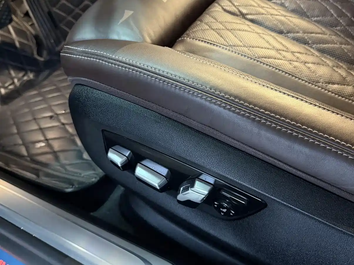 BMW 7 Series 2021 Model 740Li Leading Luxury Package фото 21