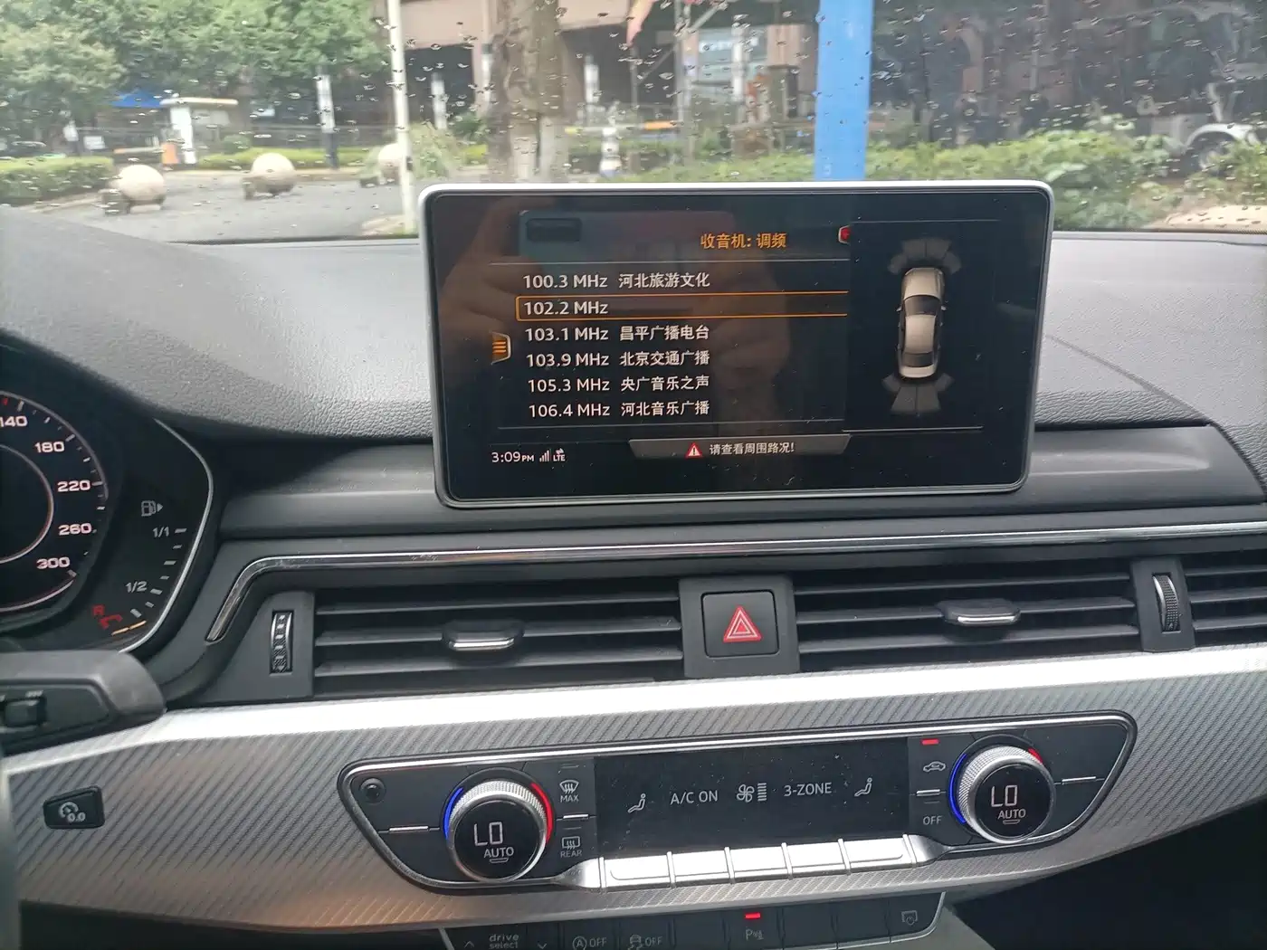 Photo 8 - Audi A4L