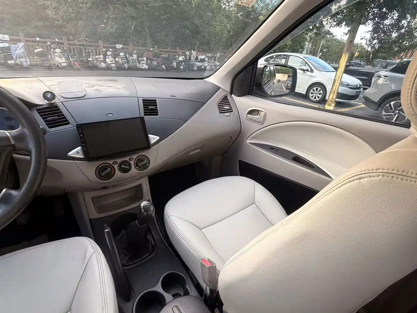 Mitsubishi Zinger 2014 2011 2.0L Manual Luxury