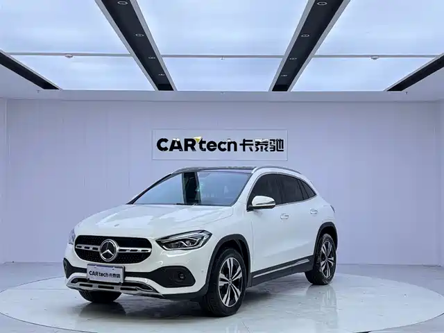 MERCEDES-BENZ GLA