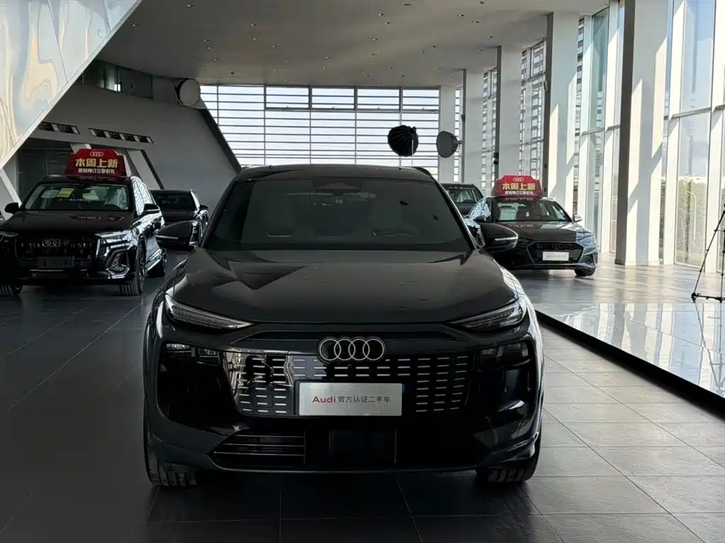 AUDI Q6L E TRON