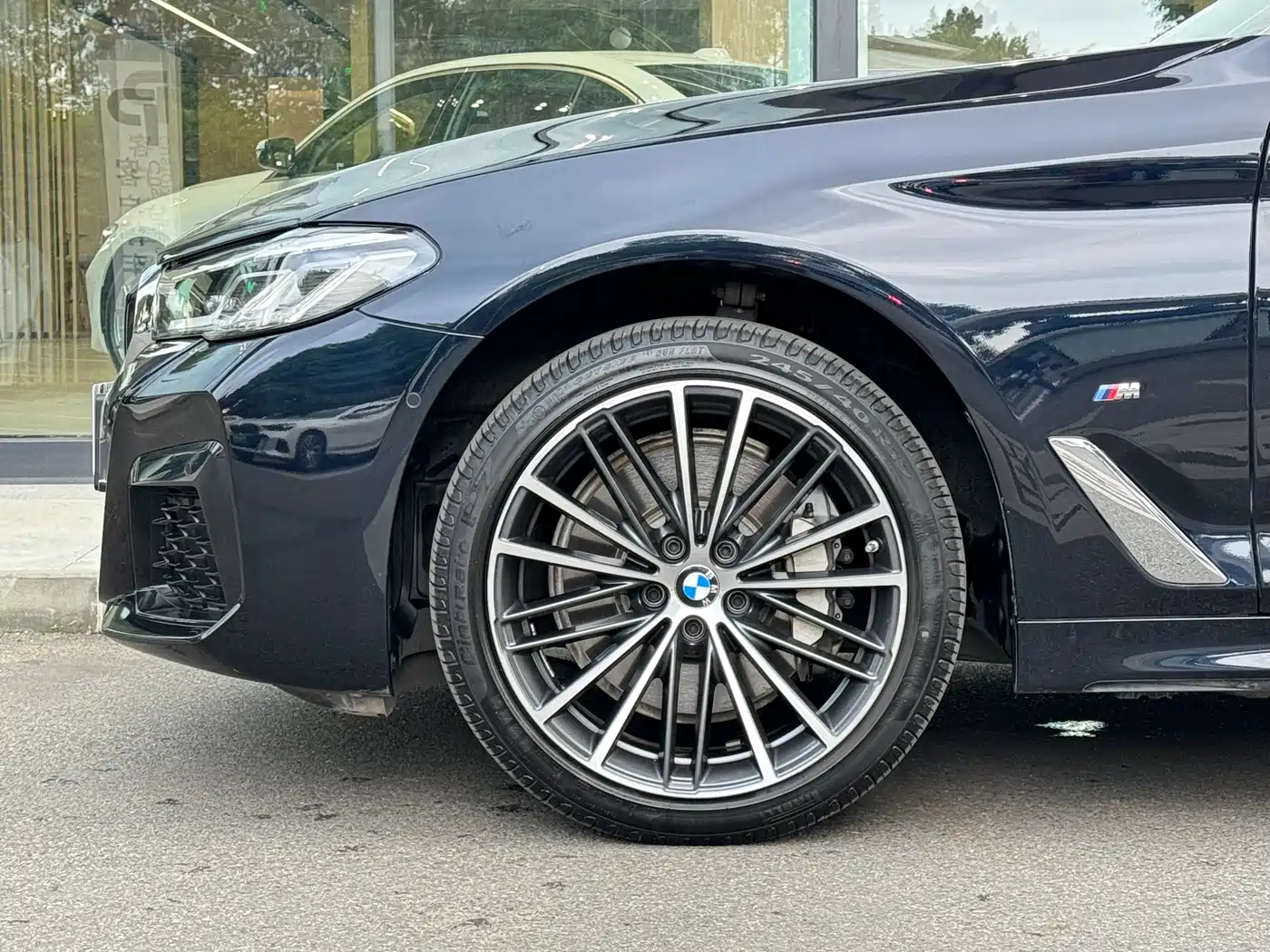 BMW 5 Series 2023 530Li Leading M Sport Package фото 3