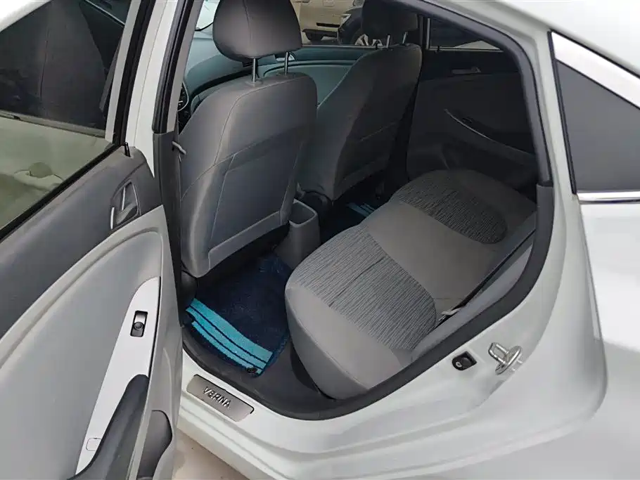 Hyundai Verna 2014 1.4L Automatic Smart GLS фото 11