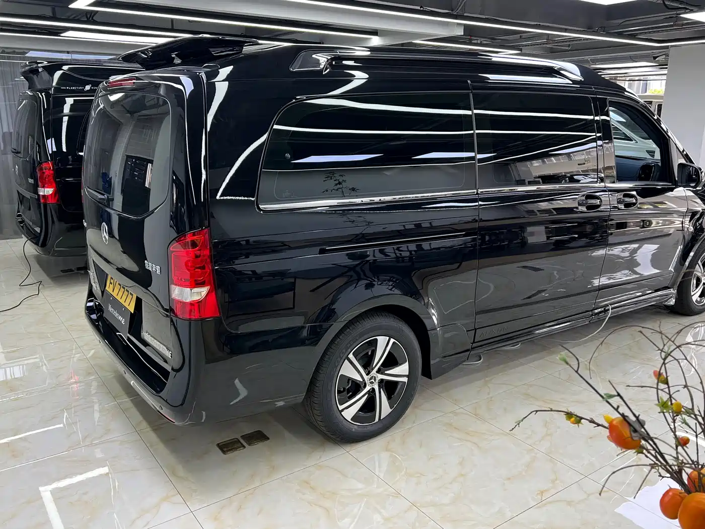 Mercedes-Benz V-Class 2024 V 300 L Long Wheelbase Premium фото 3