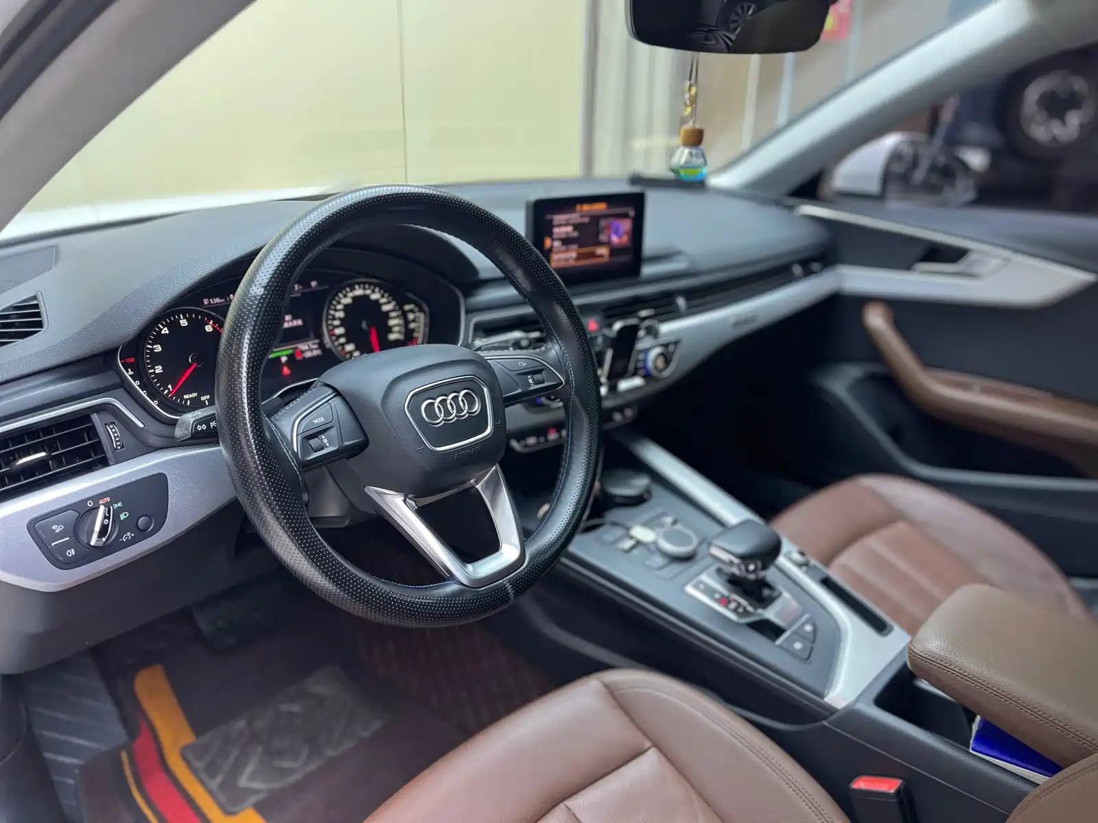 Фото 4 - Audi A4 (Import)