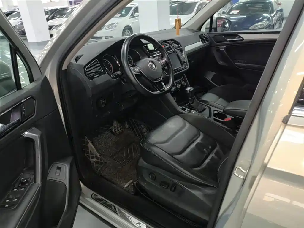 Volkswagen Tiguan L 2017 380TSI Automatic 4WD Luxury Edition фото 16
