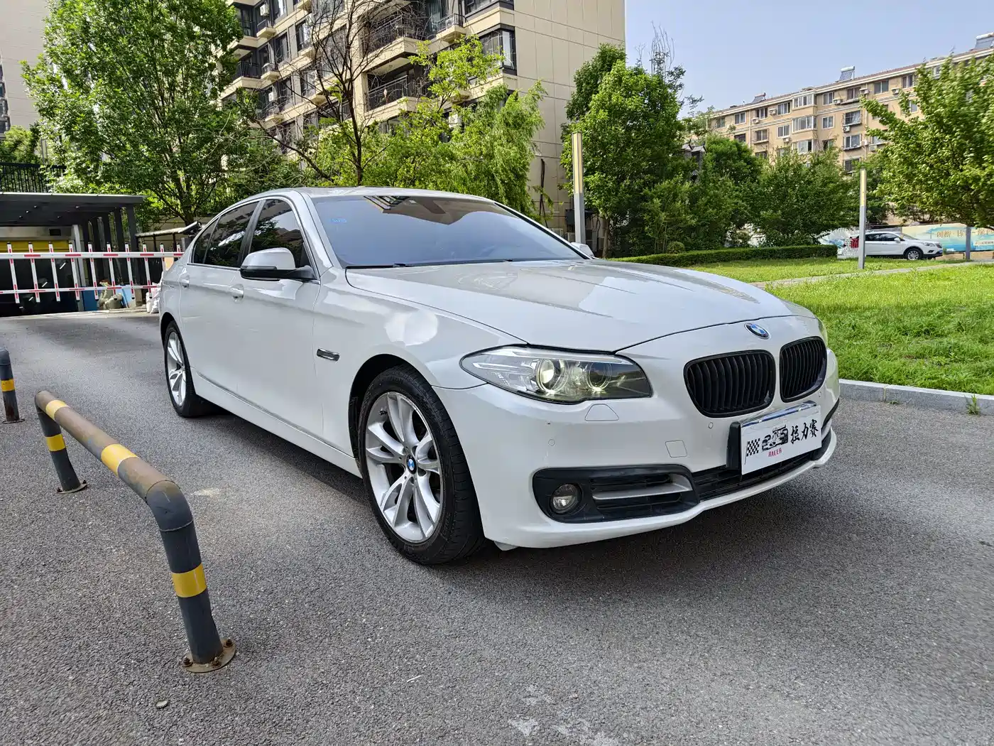BMW 5 Series 2014 530Li Leading фото 3
