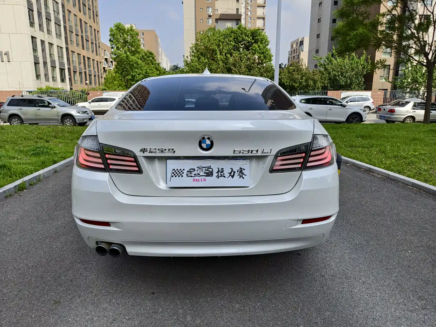 BMW 5 Series 2014 530Li Leading фото 5