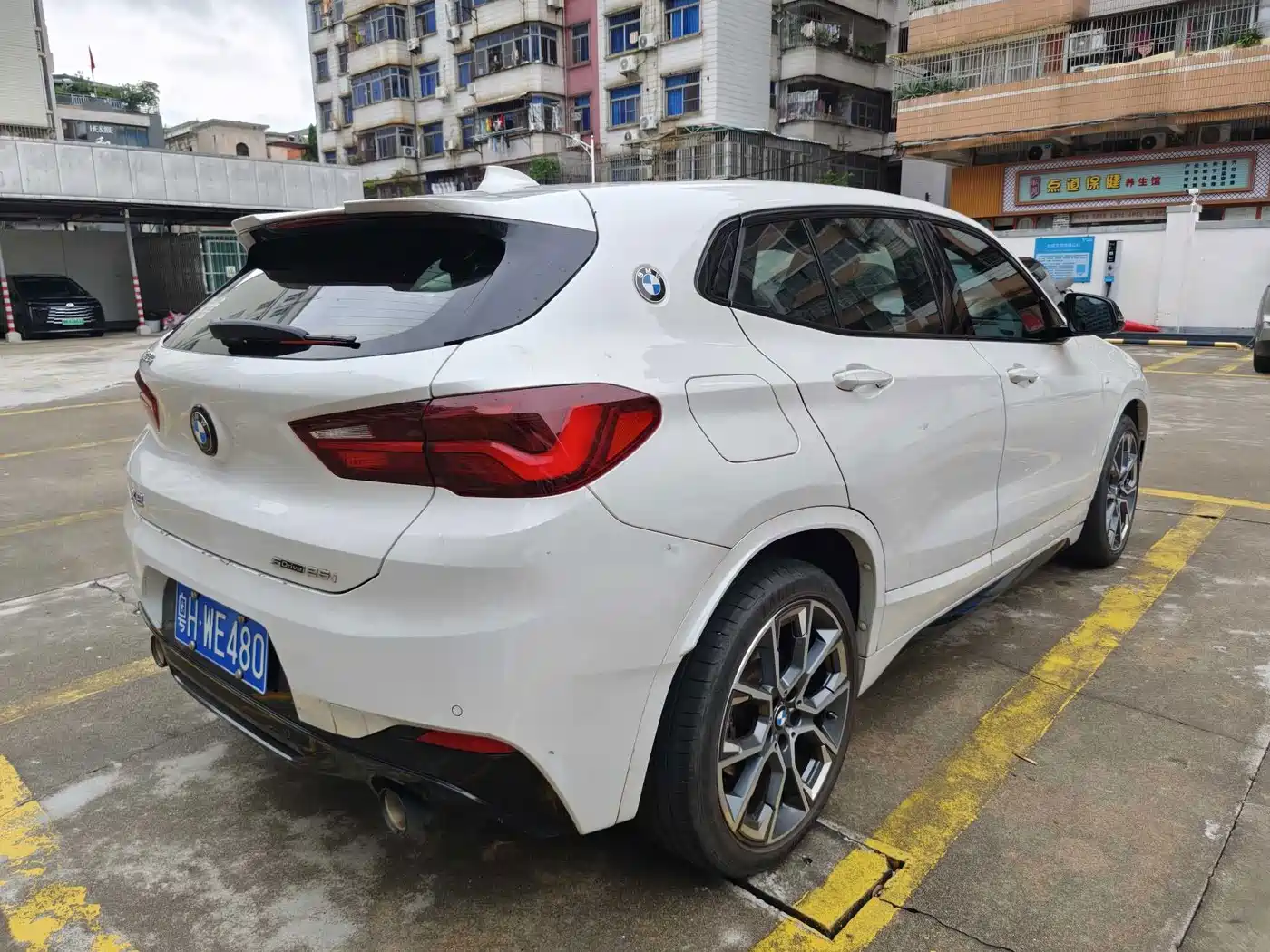 Photo 2 - BMW X2