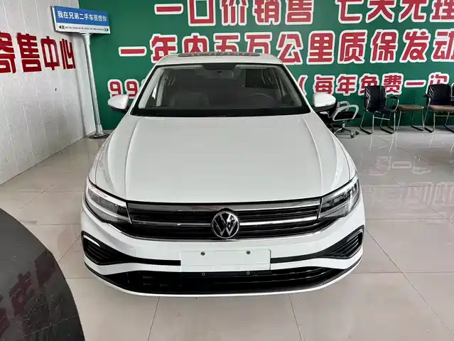 VOLKSWAGEN BORA