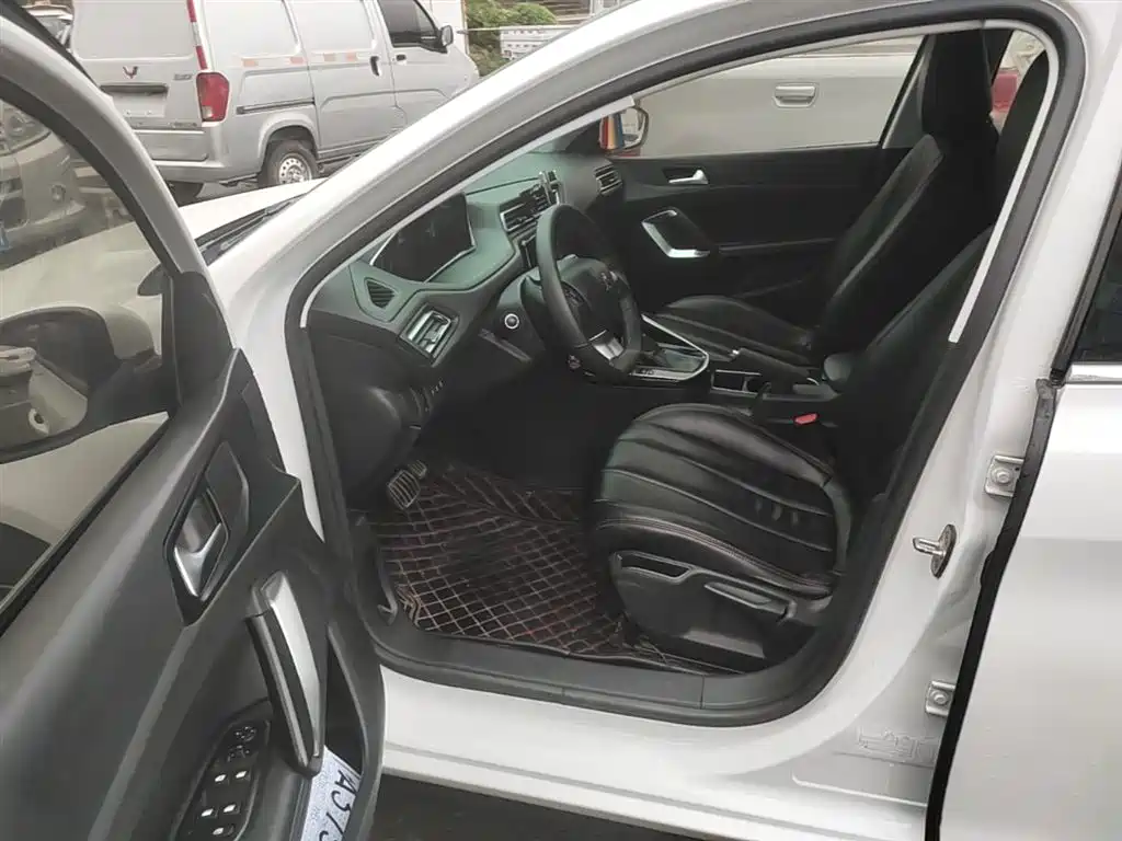 Peugeot 308 2016 1.6L Automatic Luxury фото 15