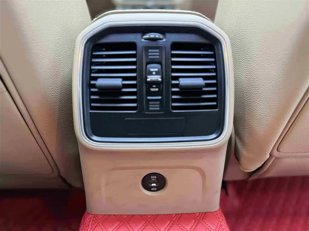 Porsche Macan 2018 Macan 2.0T фото 11
