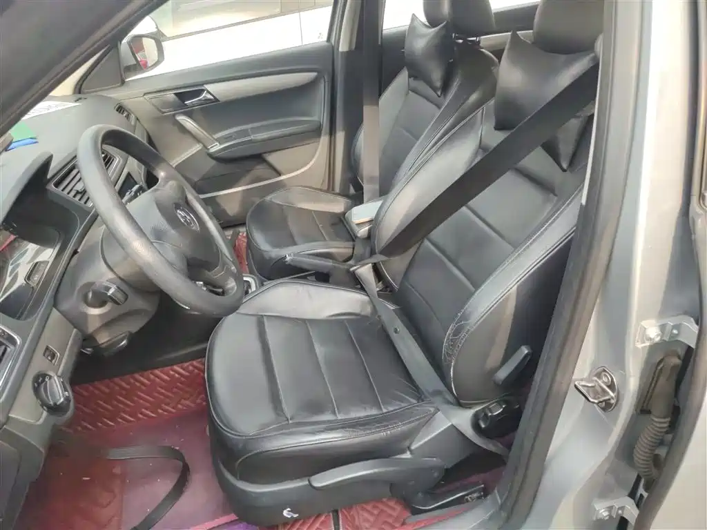 Volkswagen Lavida 2013 Facelift Classic 1.6L Automatic Comfort фото 12