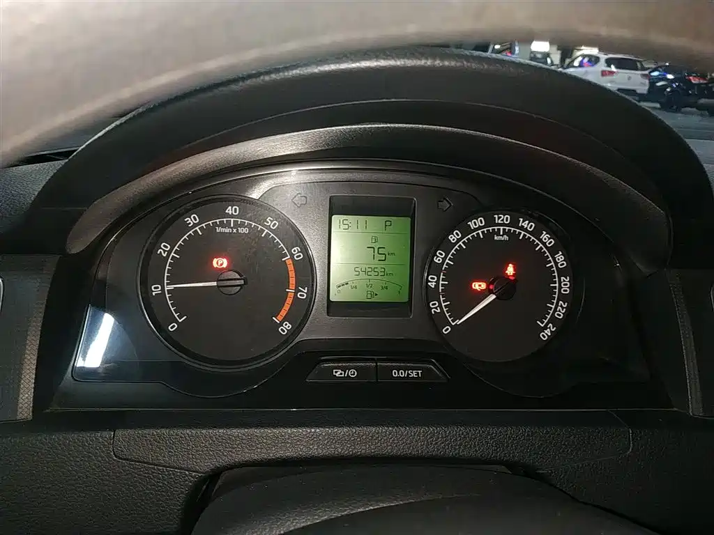 Škoda Rapid 2016 1.6L Automatic Pioneer Edition фото 4