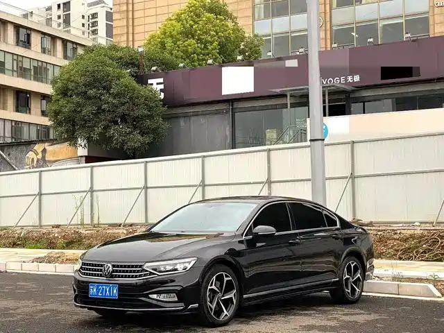 Volkswagen Magotan 200 2-Millionth Edition, 330TSI DSG, Лидер