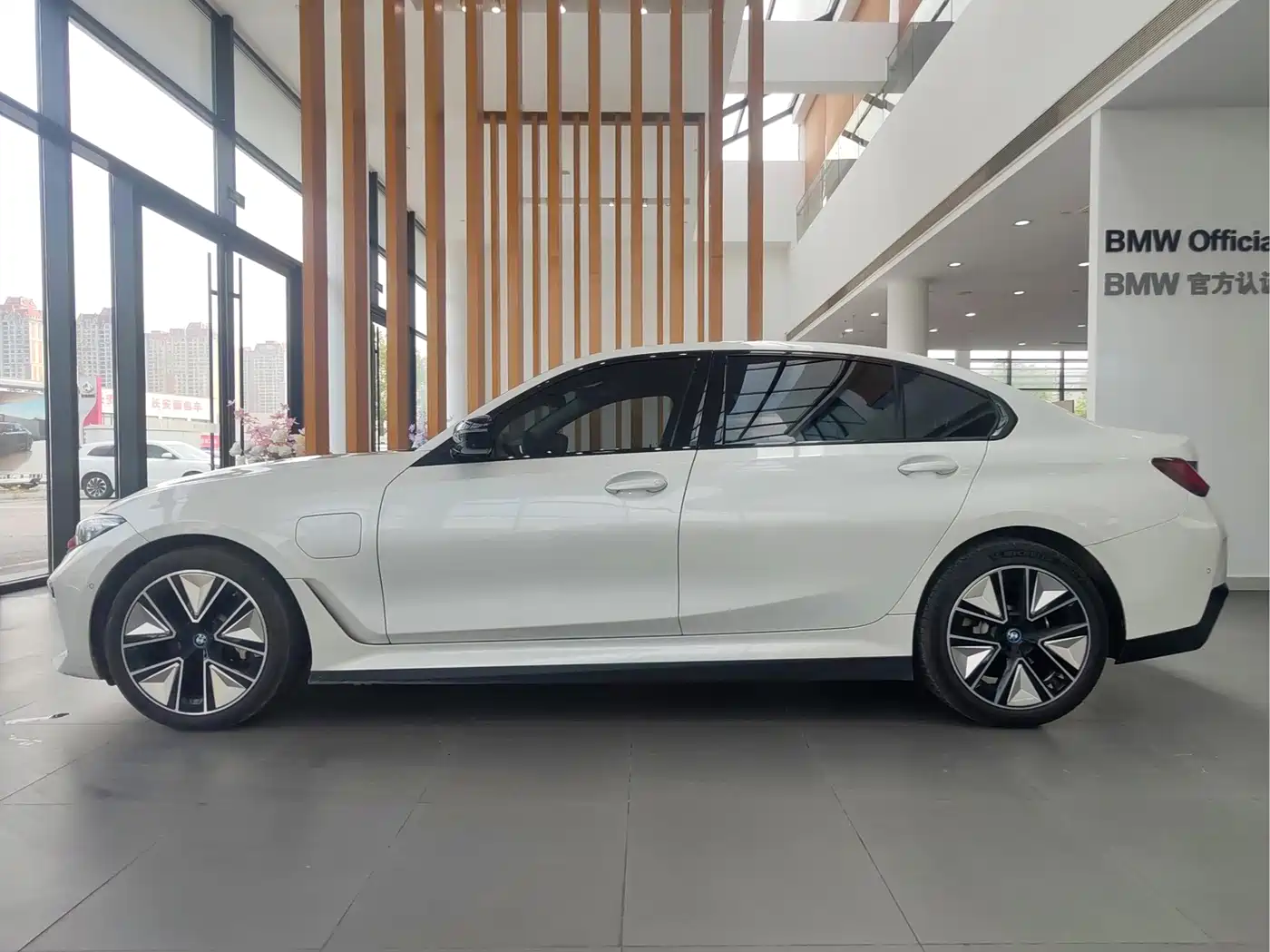 Photo 4 - BMW i3