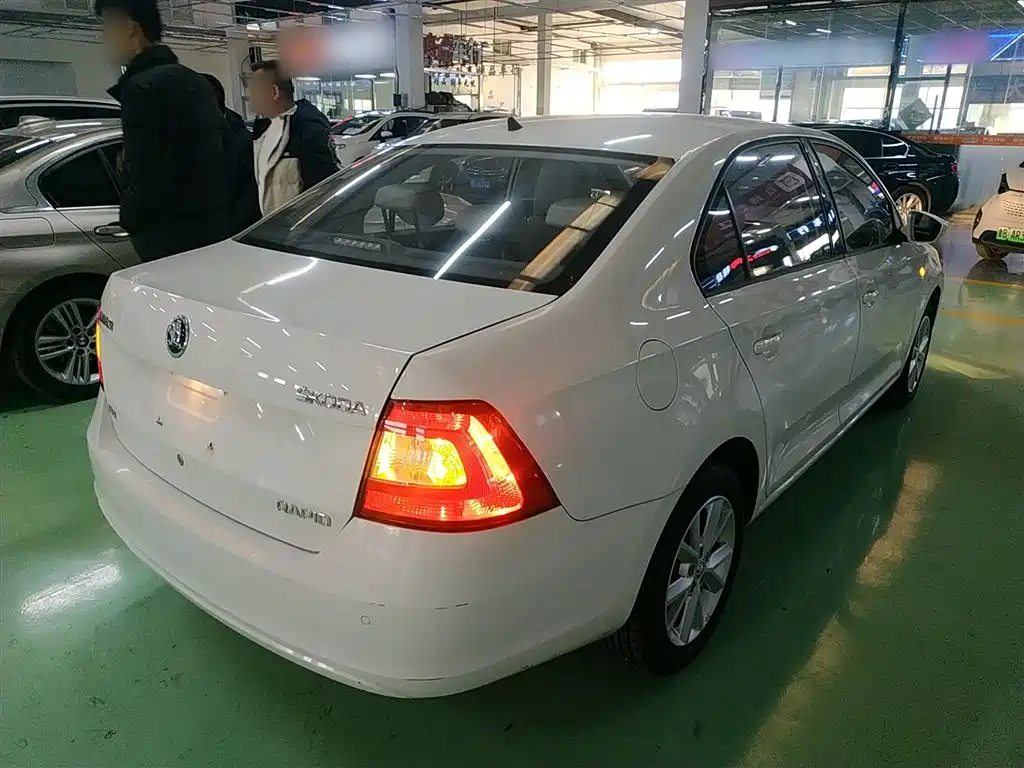 Škoda Rapid 2016 1.6L Automatic Pioneer Edition фото 23