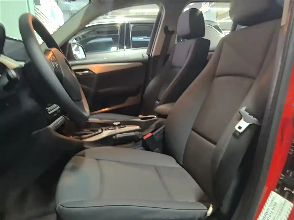 BMW X1 2013 sDrive18i Leading фото 15