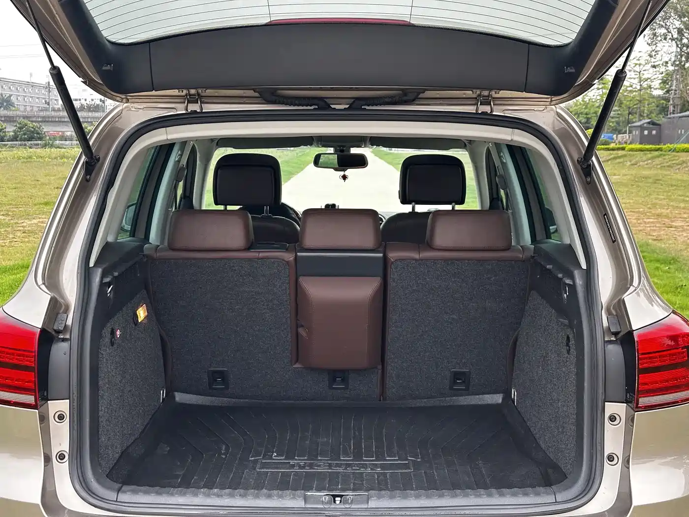 Volkswagen Tiguan 2015 2.0TSI Comfort Edition фото 9