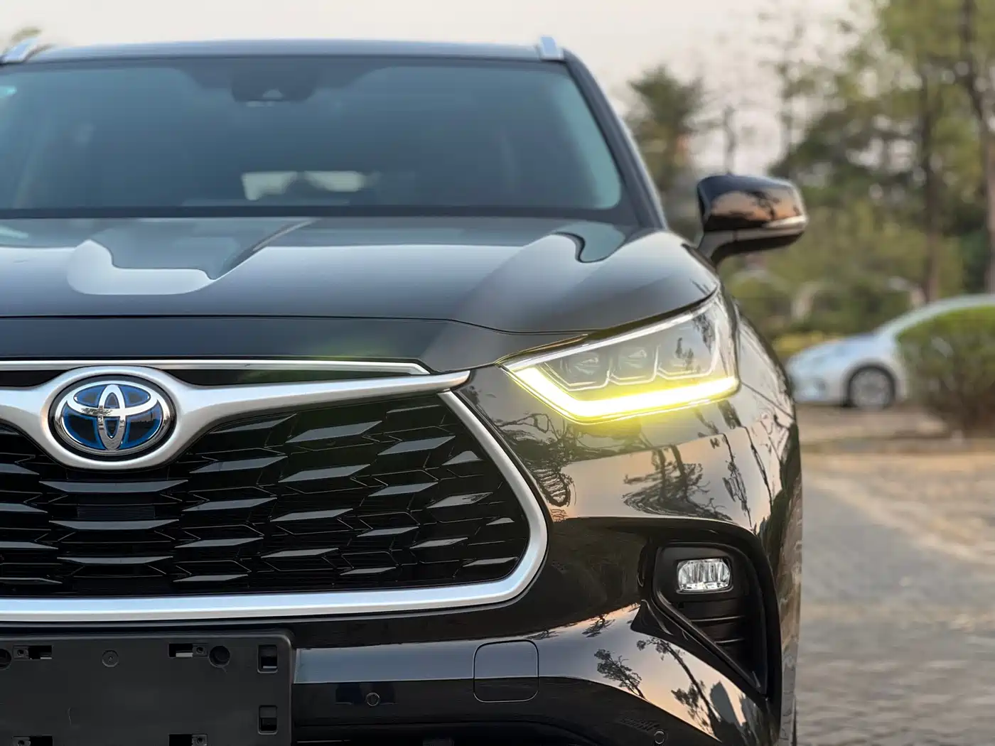 Toyota Highlander 2022 Dual Engine 2.5L 2WD Premium 7-Seater фото 4