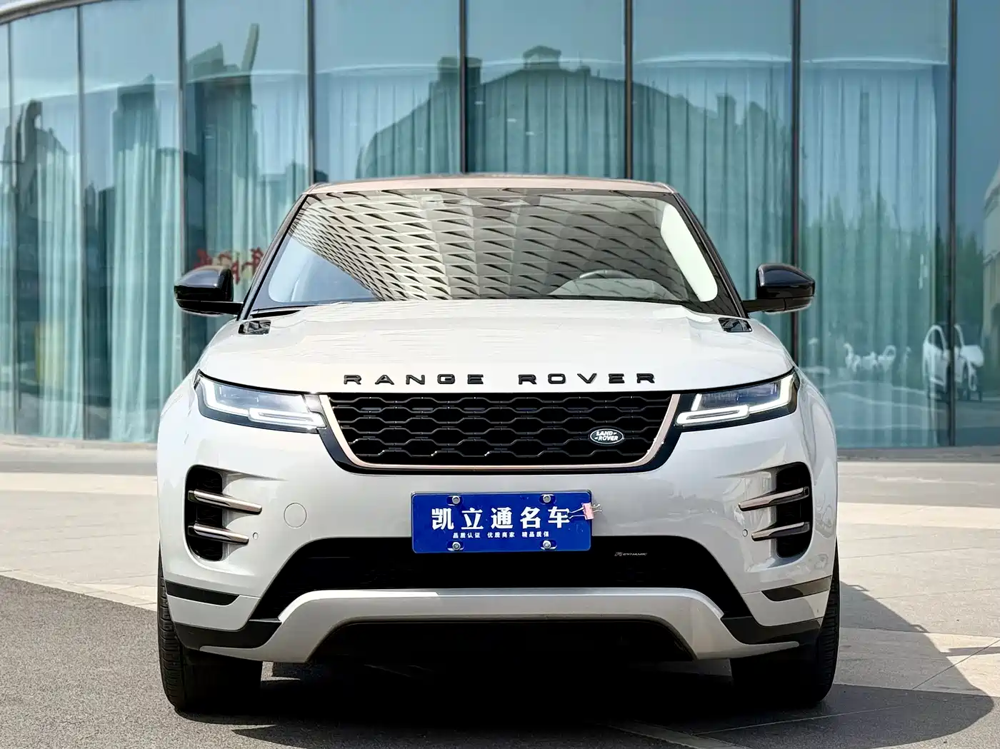 Land Rover Range Rover Evoque 2023 Range Rover Evoque L 249PS Corinthian Bronze Special Edition фото 2