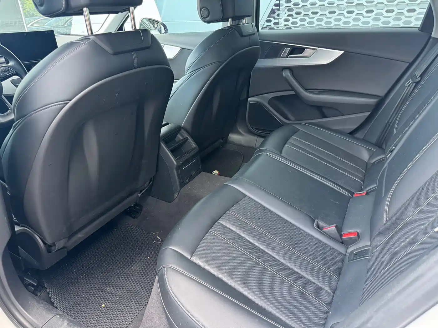 Фото 7 - Audi A4L