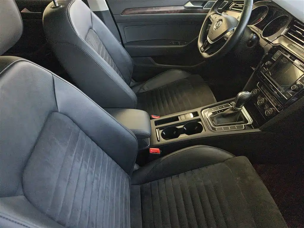 Volkswagen Magotan 2018 330TSI DSG Luxury фото 13