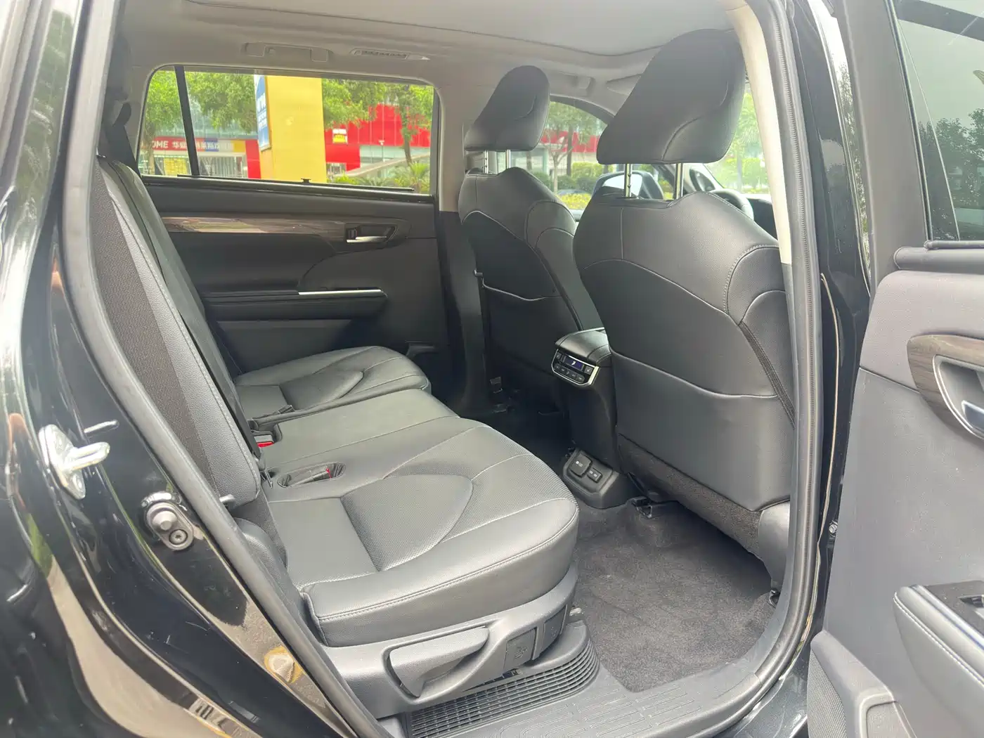 Toyota Highlander 2022 Dual Engine 2.5L 4WD Supreme Edition 7-Seater фото 10