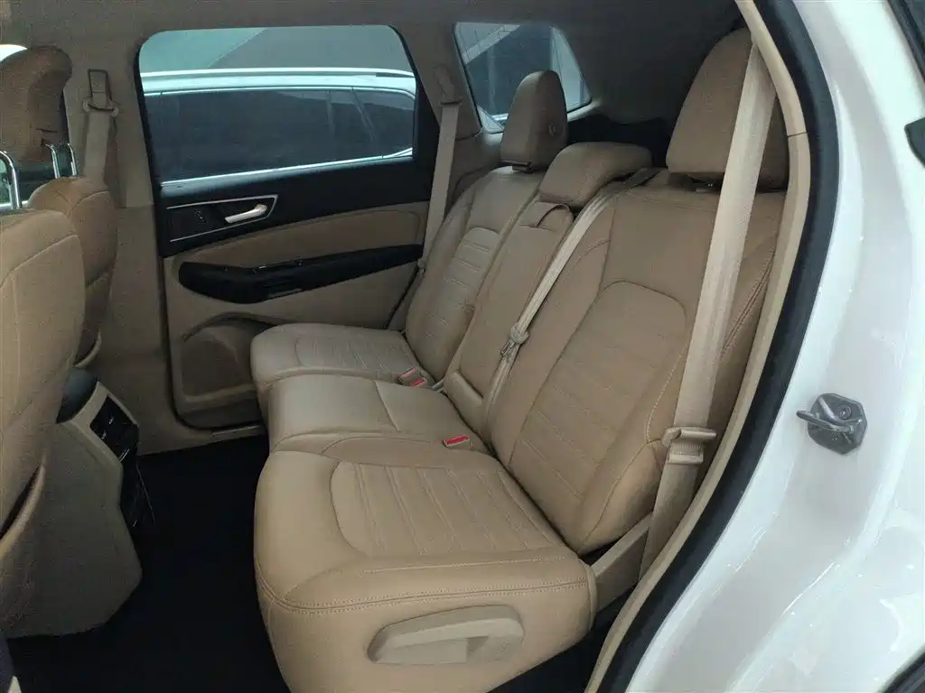 Фото 17 - Ford Edge