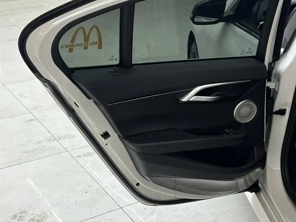 BMW 1 Series 2021 120i M Sport фото 18
