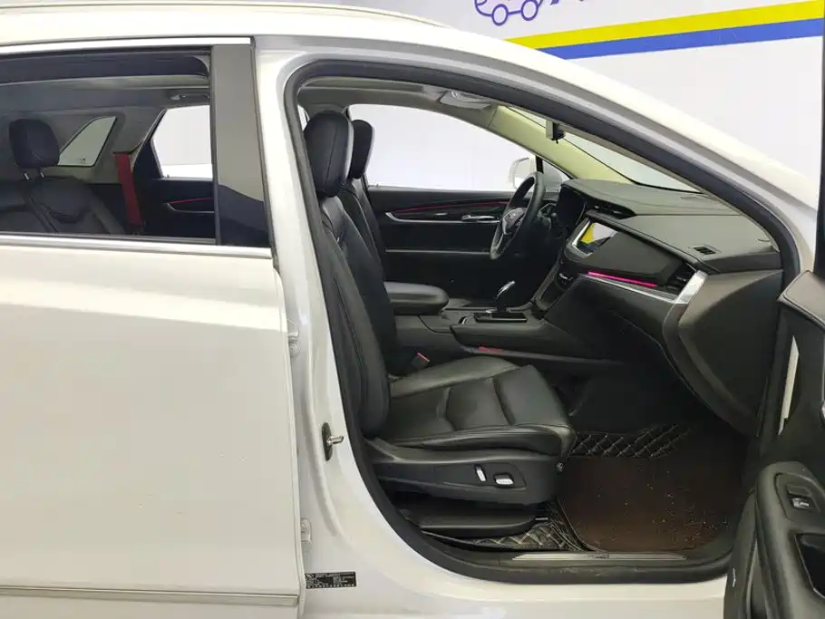 Фото 8 - Cadillac XT5