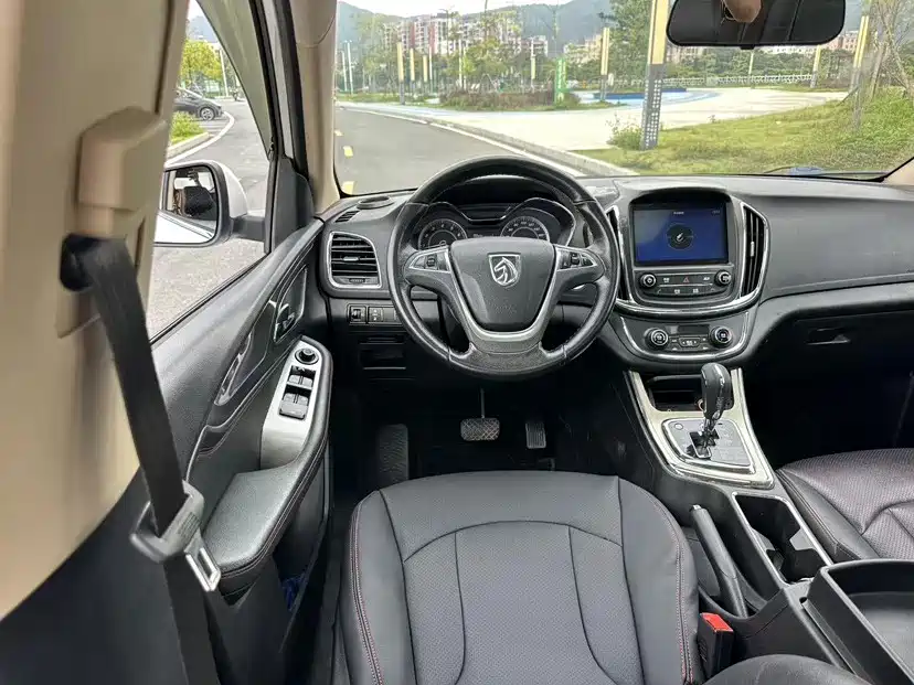 Baojun 560 2017 2016 1.8L iAMT Luxury