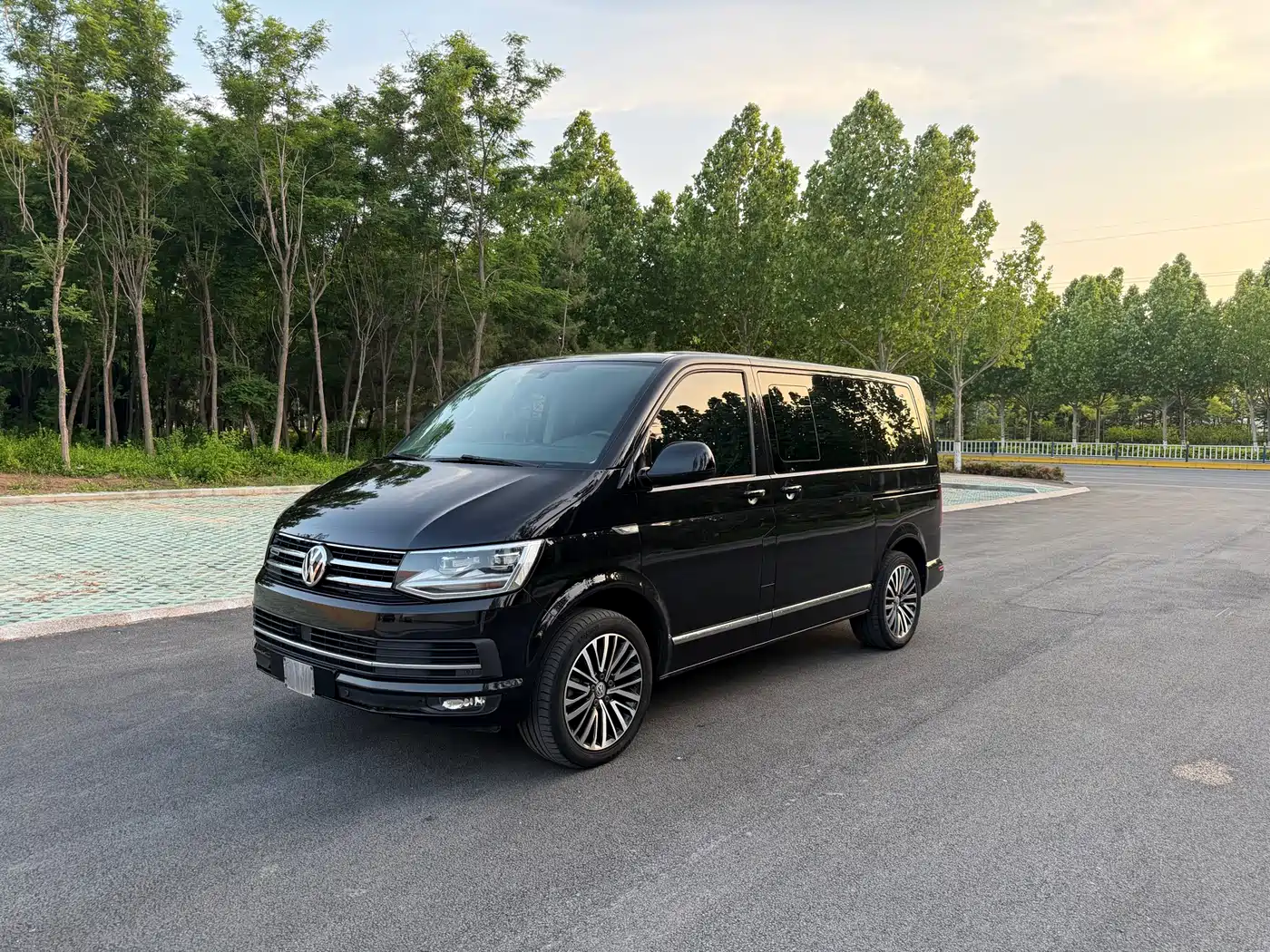 Volkswagen Multivan 2019 2.0TSI 4WD Premium 7-seater