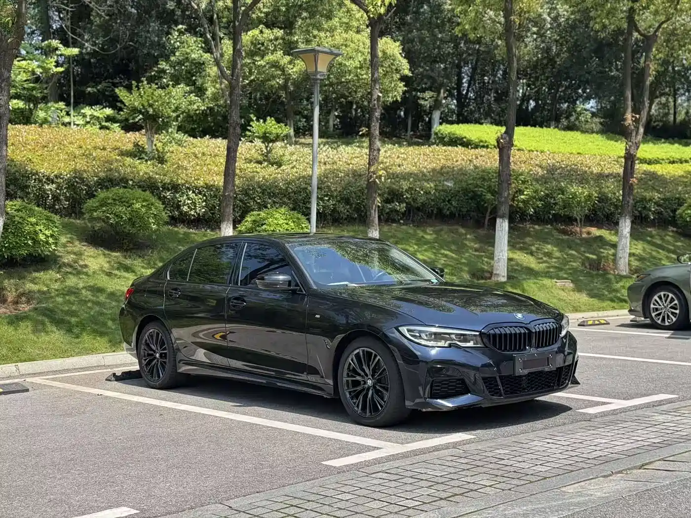 BMW 3 Series 2022 325Li M Sport Shadow Edition фото 3