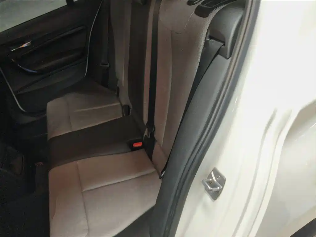 BMW 1 Series (Import) 2013 Facelift 116i Urban Model фото 17