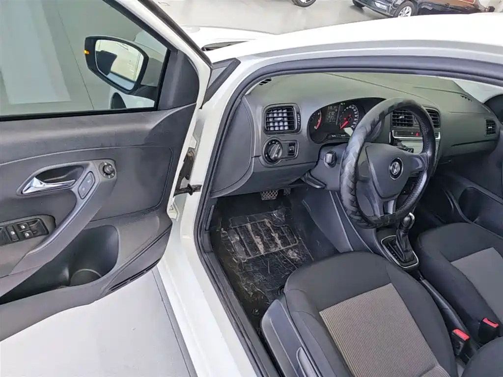 Volkswagen Polo 2018 1.5L Auto Safe Drive фото 16