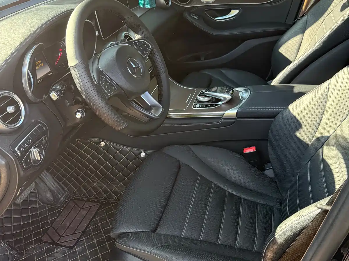 Mercedes-Benz GLC 2017 GLC 300 4MATIC Luxury фото 10