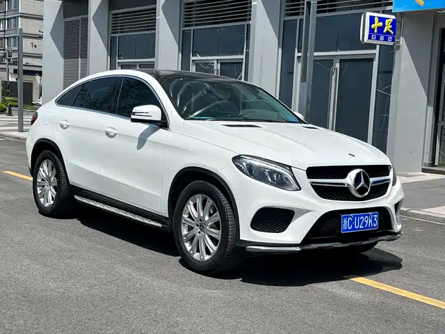 Mercedes-Benz GLE Coupe 2018 GLE 320 4MATIC Coupe SUV — фото 2