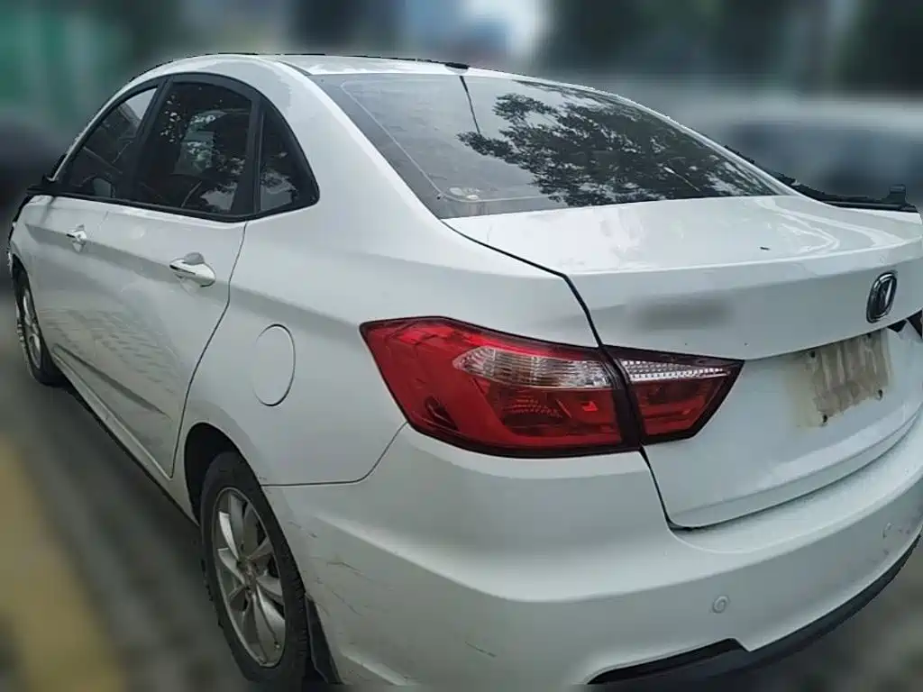 Фото 7 - Changan Yuexiang V7