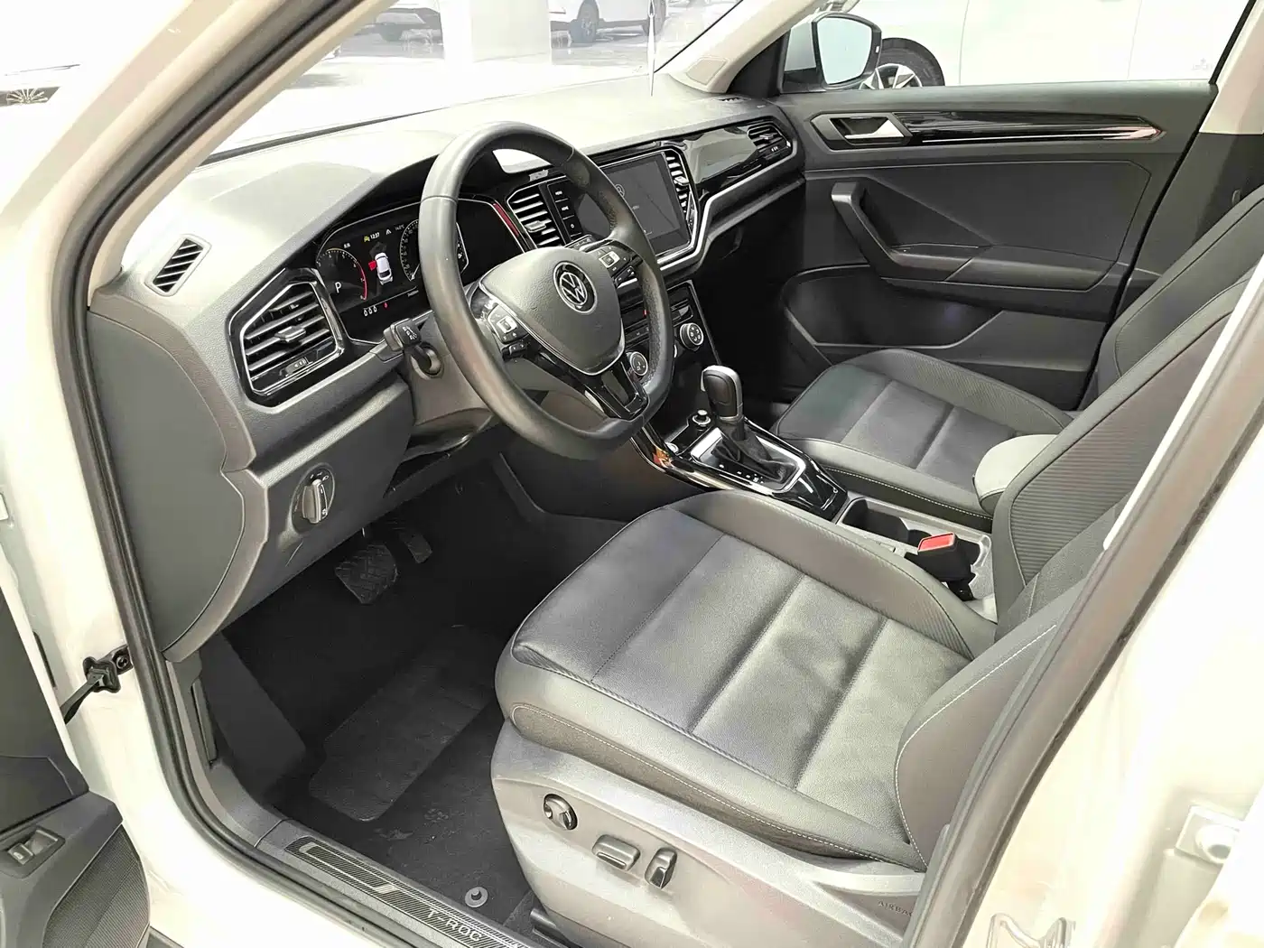 Volkswagen T-ROC 2022 280TSI DSG 2WD Comfort PLUS фото 5