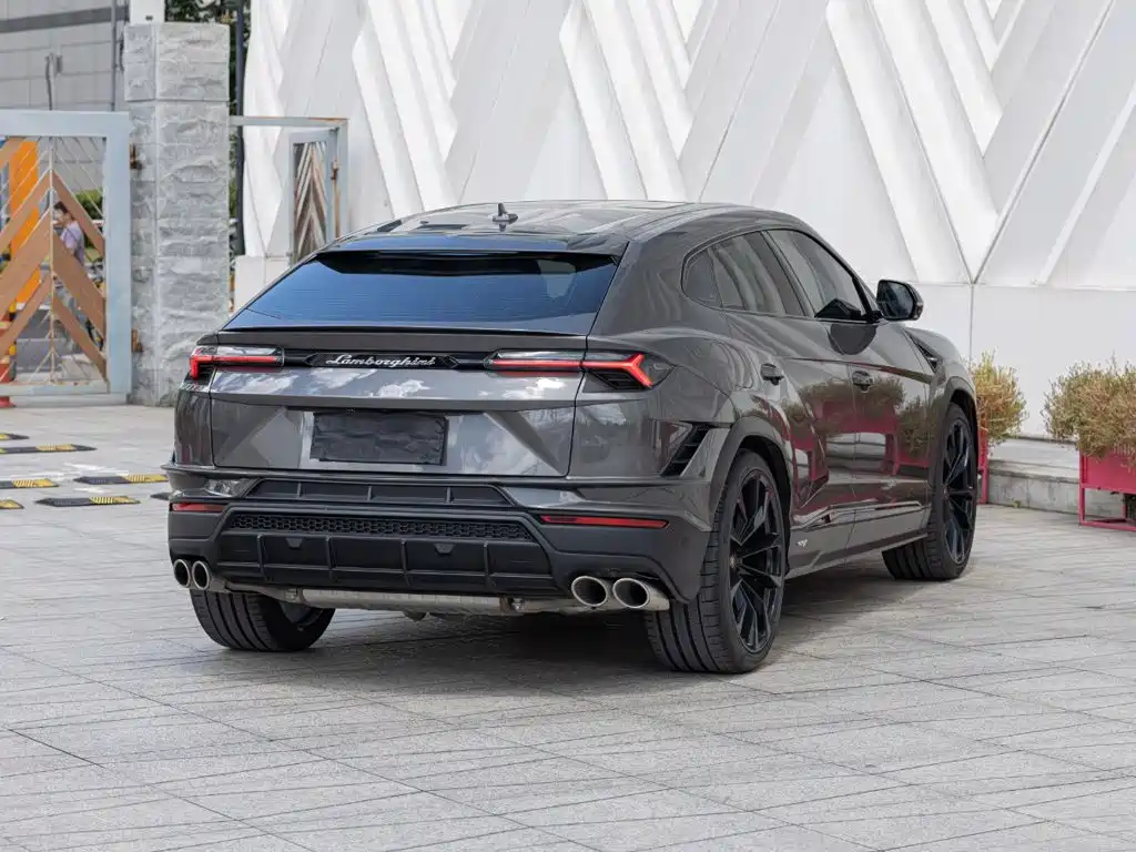 2024 Lamborghini Urus